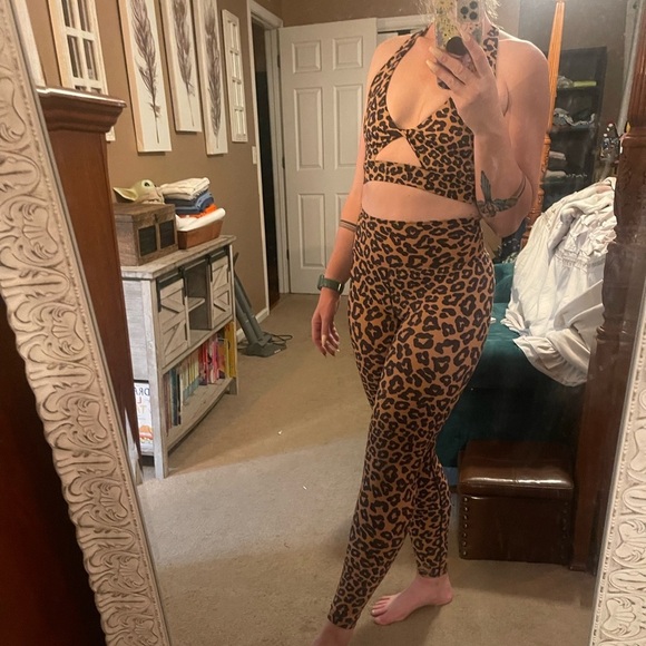 Leopard Twist Top and Piper Legging set - Picture 12 of 13